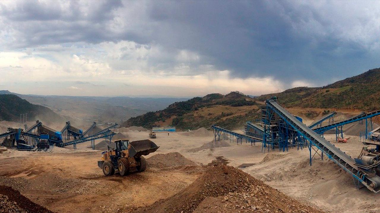 Los Colegios de Ingenieros de Minas defienden una tramitación «rápida» de los proyectos mineros (muestra)